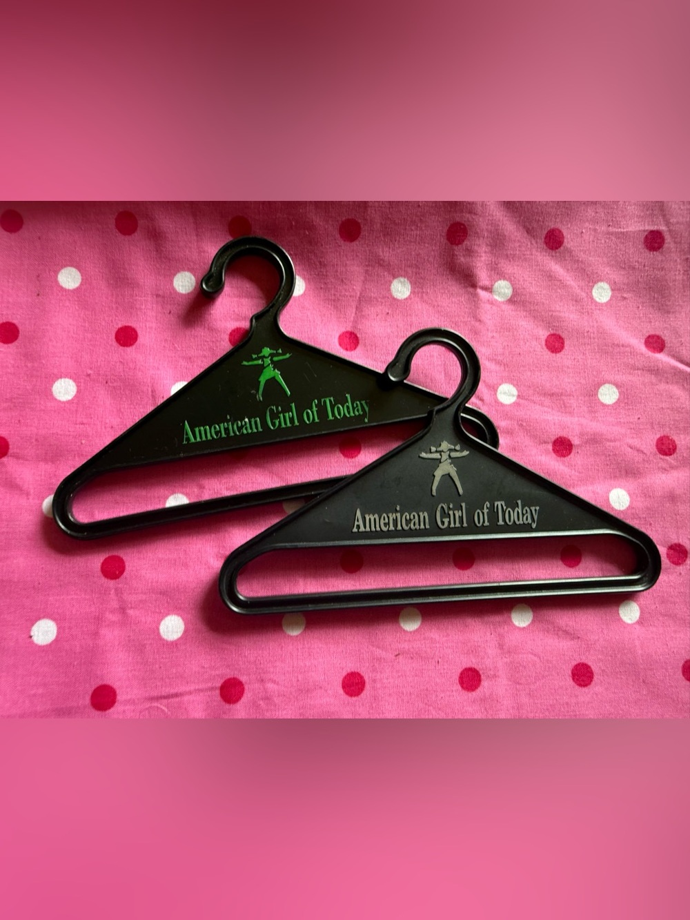 American Girl Doll - Vintage Clothes Hangers, 2 black/rainbow Girls of Today